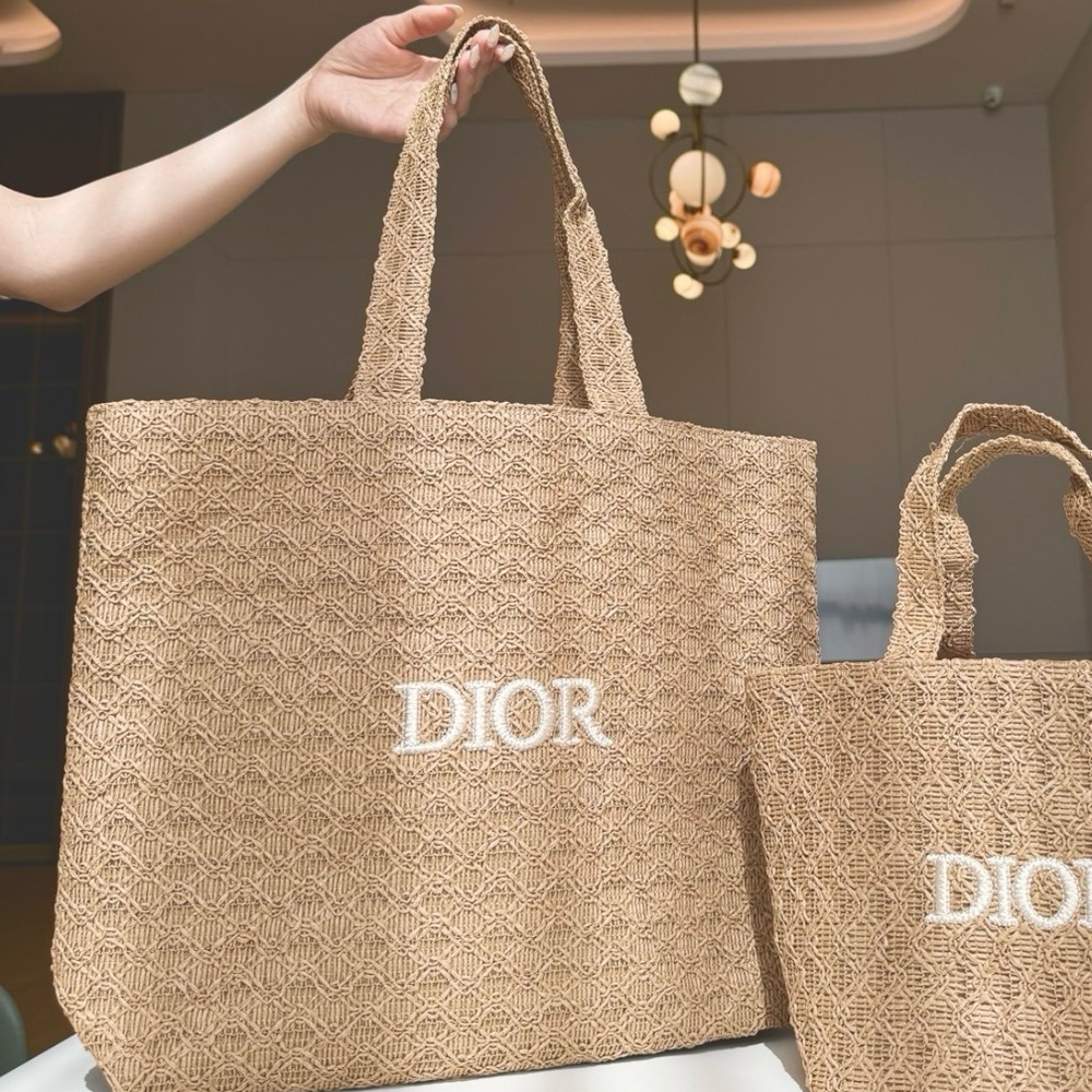 Dior Parfums Collection Woven Exclusive Tote Bag - Picture 5 of 12